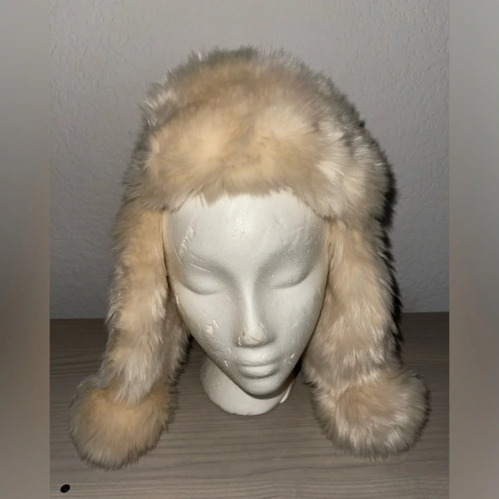 Gap‎ Kids Faux Fur Winter Aviator Cream Hat Size L- XL Ear Flaps Pom poms